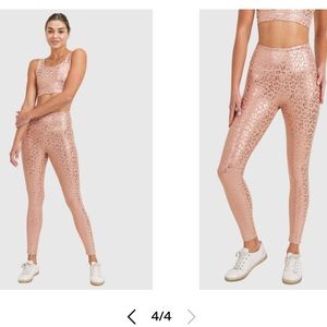 NWT MONO B
Women's High-rise Leopard Shimmer Leggings